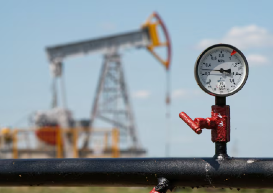 金瑞鼎盛 美元走弱及担忧俄罗斯供应中断 国际油价收高