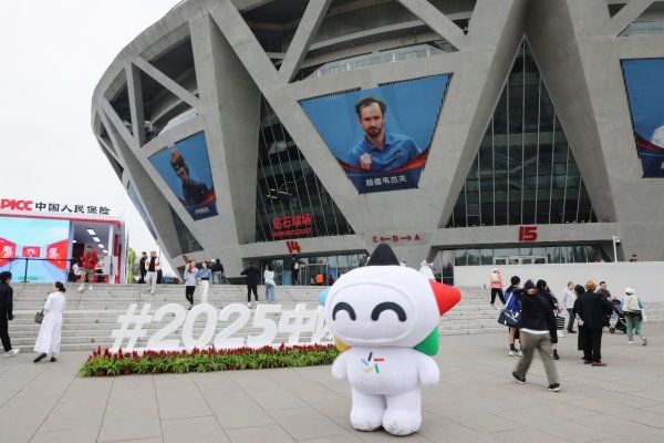 明利配资 京彩相伴中网 体彩展位成观众欢乐聚集地